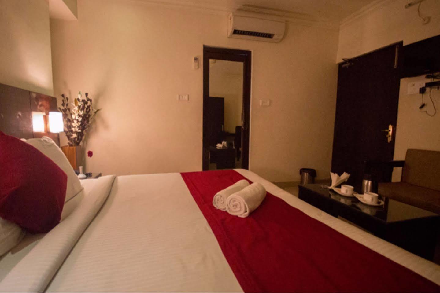 Anr Hotels Лакхнау Экстерьер фото