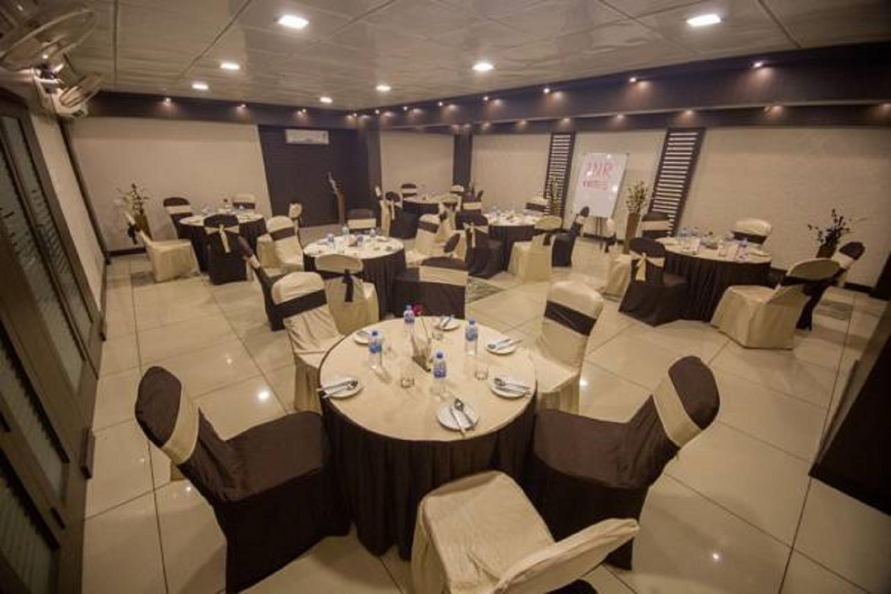 Anr Hotels Лакхнау Экстерьер фото