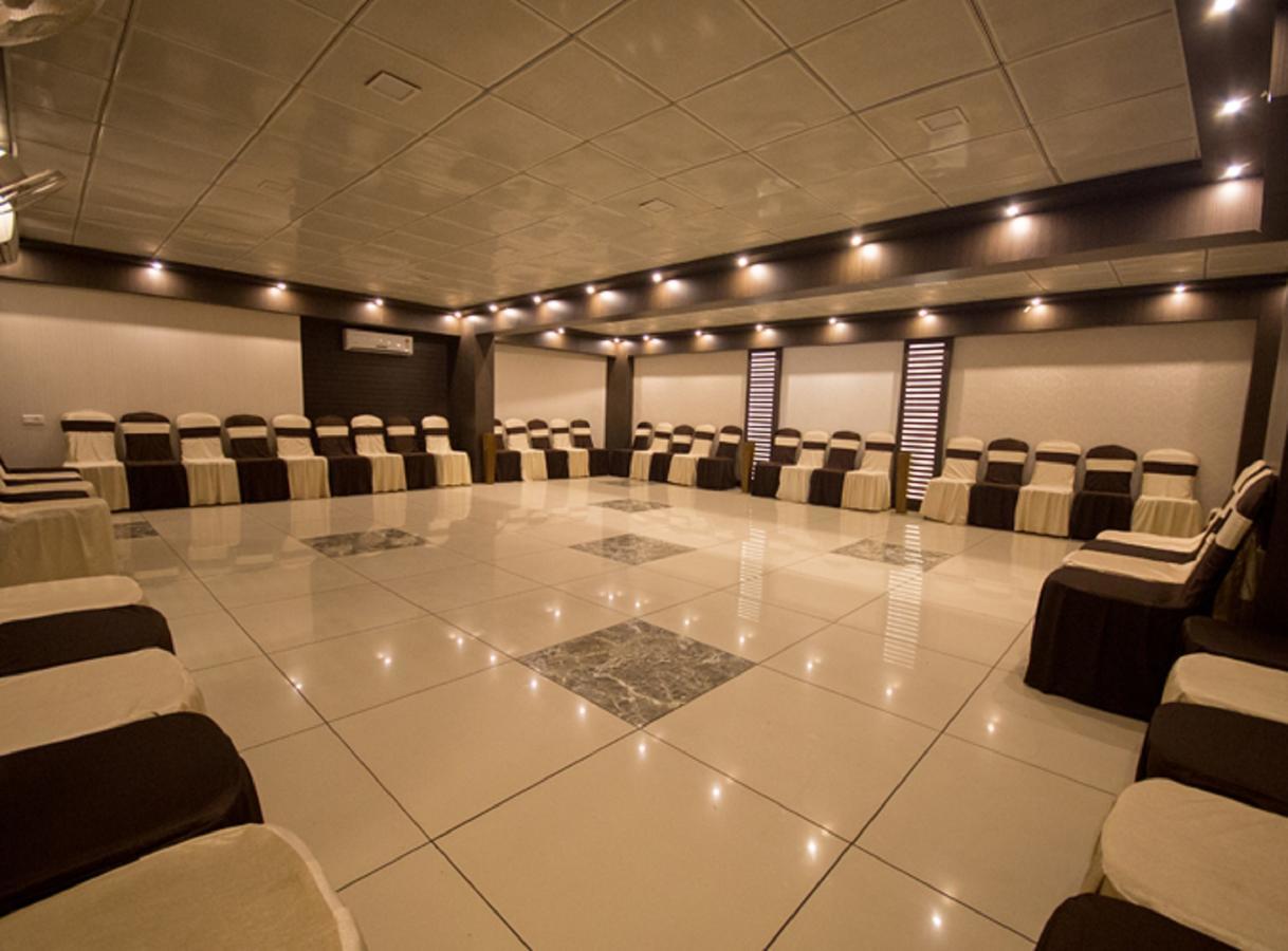 Anr Hotels Лакхнау Экстерьер фото